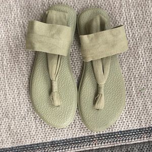 NWOT Sanuk yoga sling 2